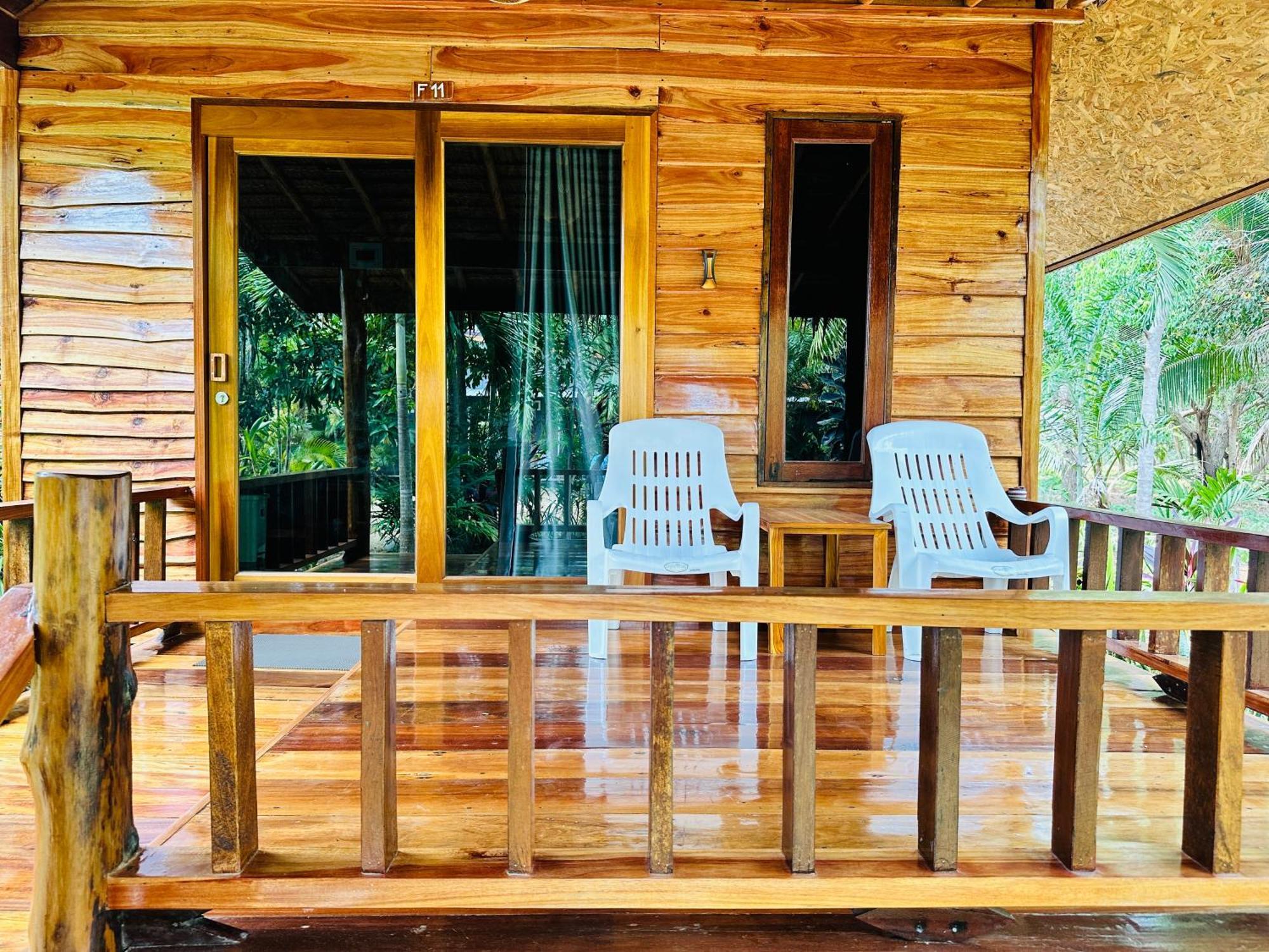 Koh Jum Bungalow & Hostel Exteriér fotografie