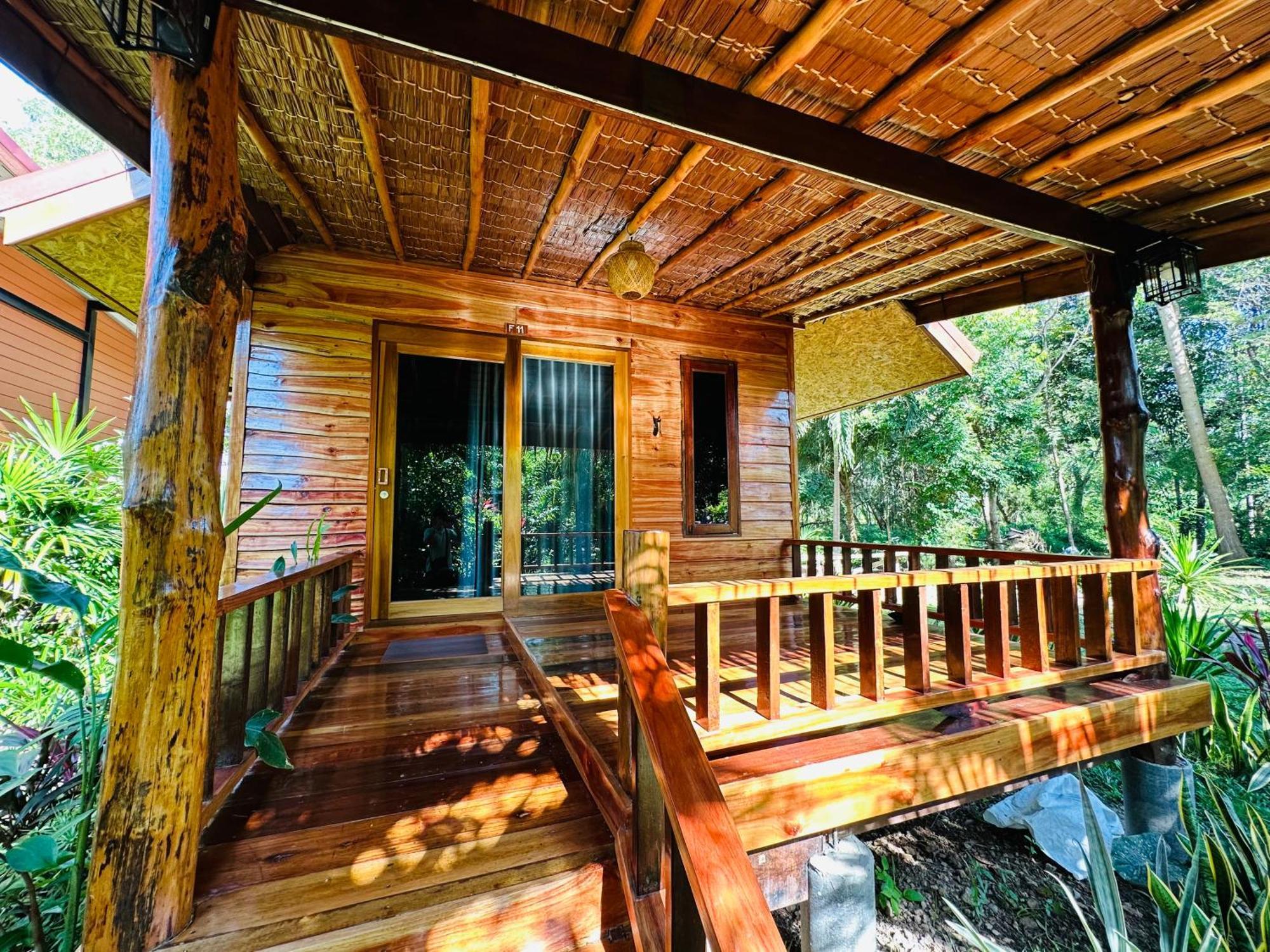 Koh Jum Bungalow & Hostel Exteriér fotografie